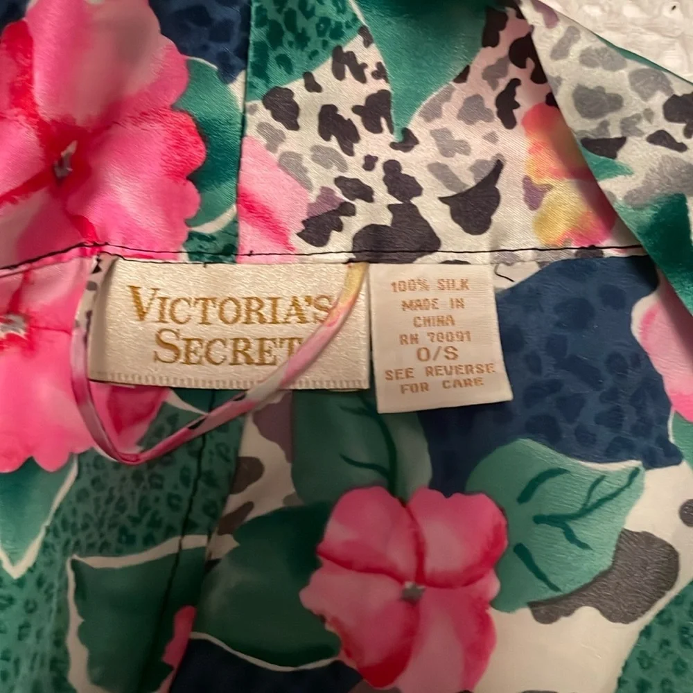 EUC Vintage Victorias Secret Gold Label 100% silk robe, floral & animal print OS - Picture 6 of 6